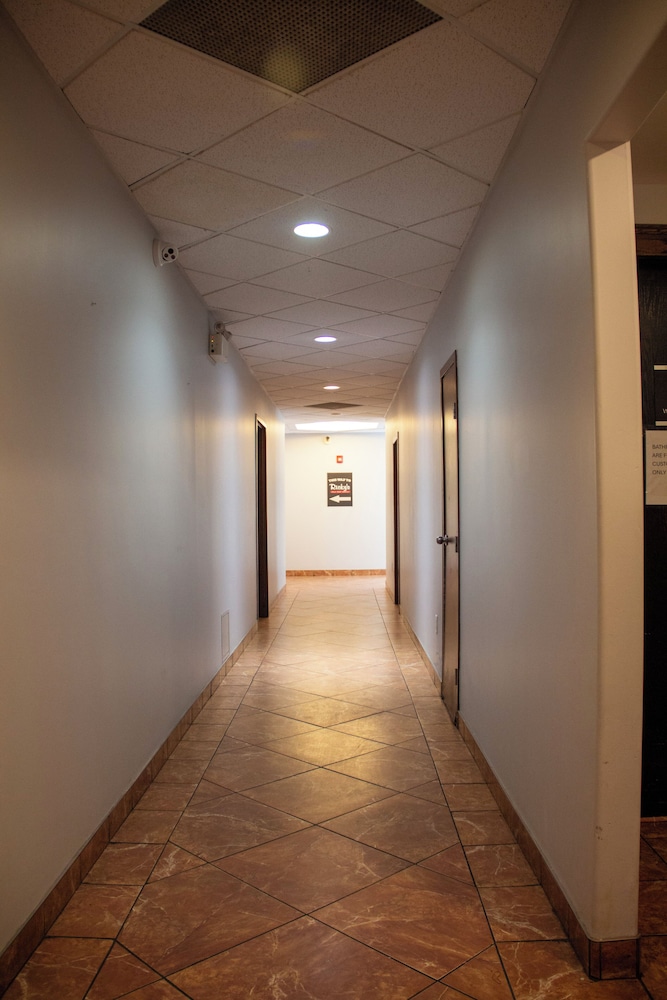 Travelodge by Wyndham Regina 35/65