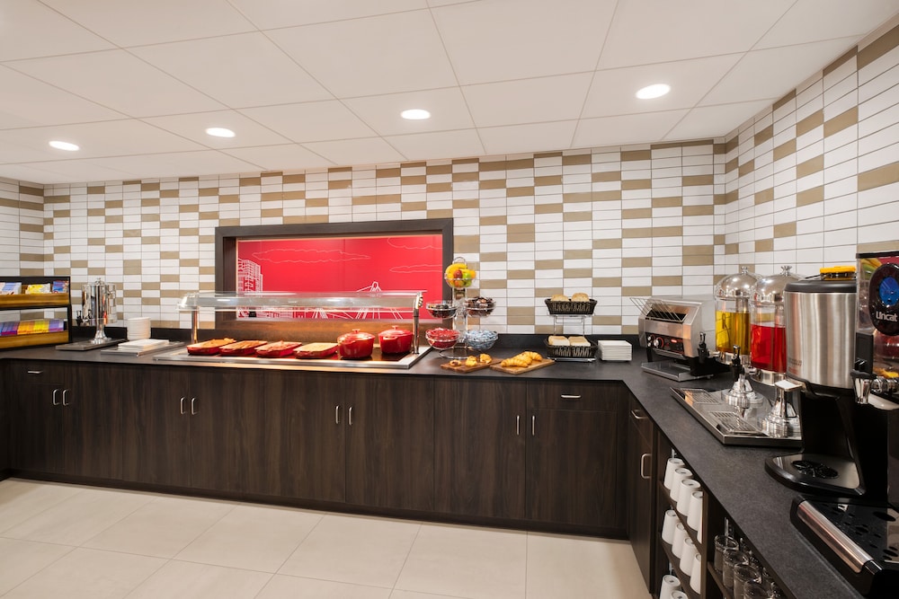 Ramada by Wyndham Leeds East 39/47