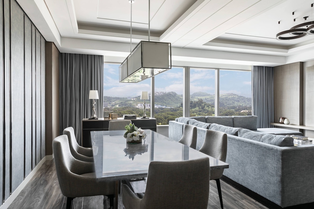 Clark Marriott Hotel 35/53