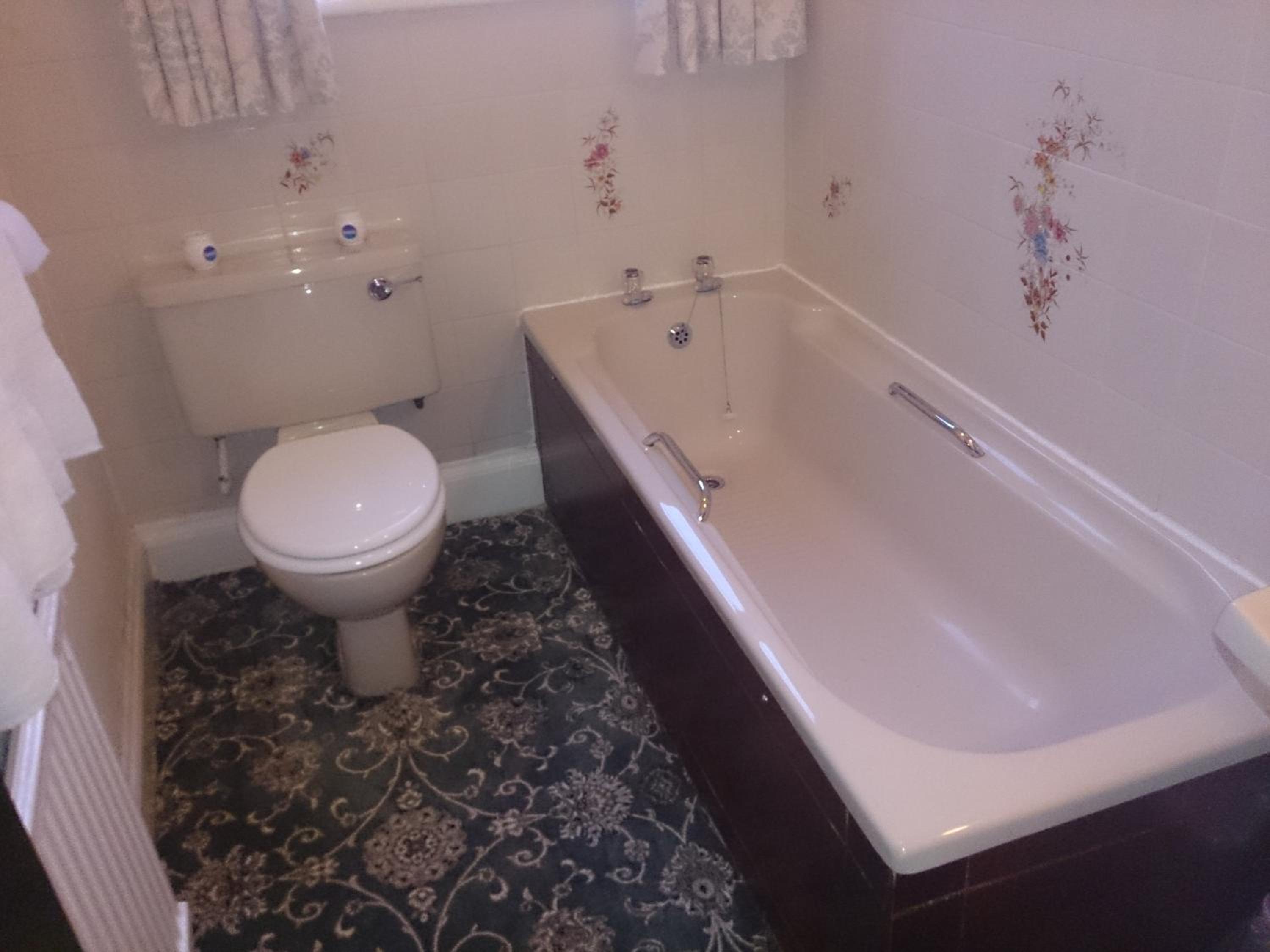 غرفة بسرير مزدوج، OYO Rose & Crown Hotel 2/2