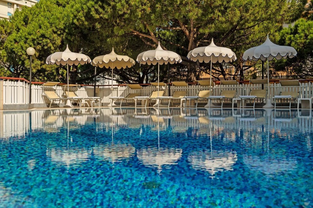 Salus Smart & Chic Hotel 30/34