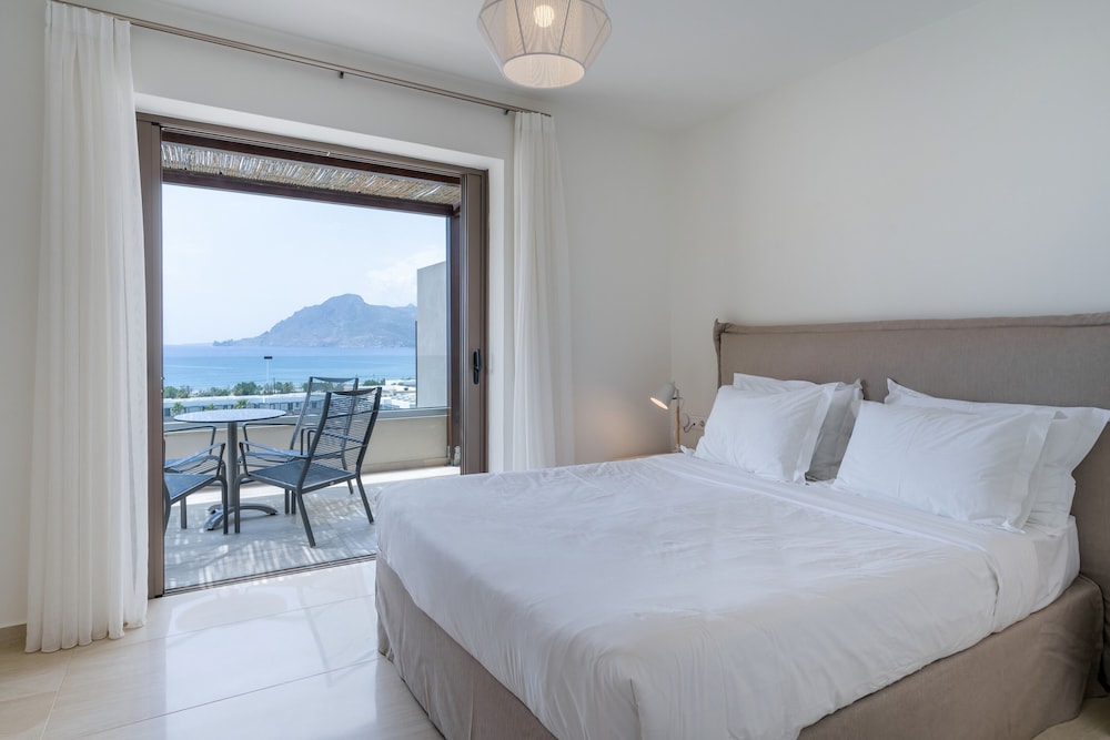 2 Bedrooms, Maisonette, Double and Twin Beds, Sea View