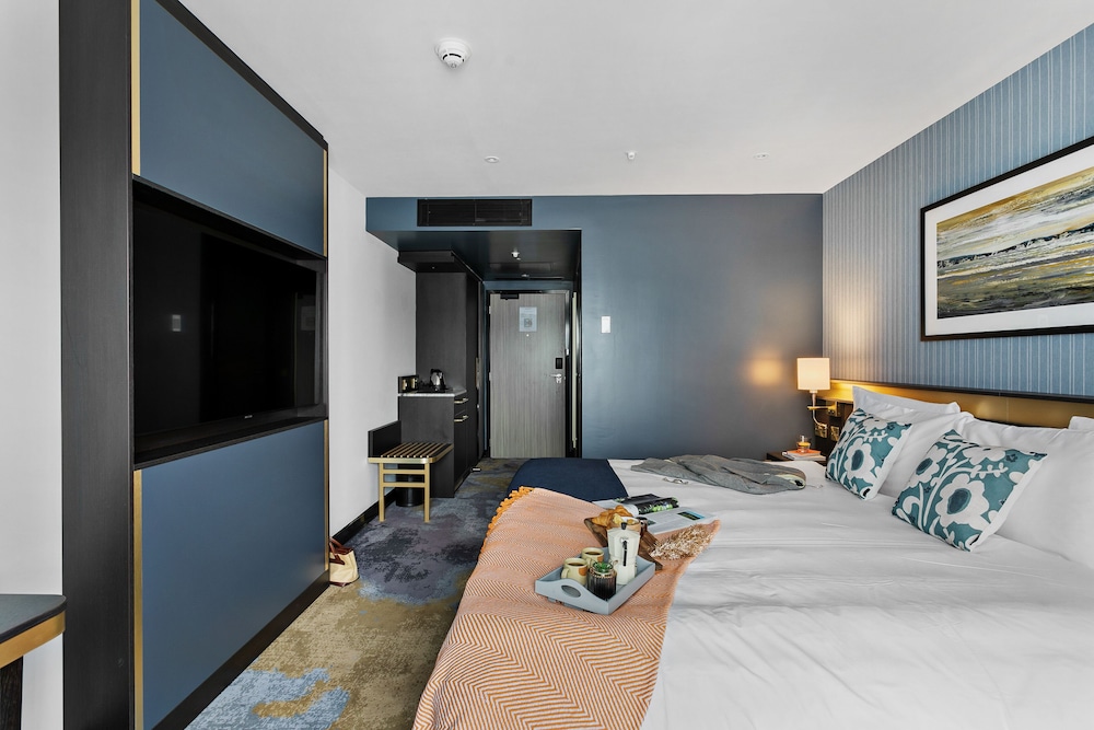 Classic, Double Bed, District View