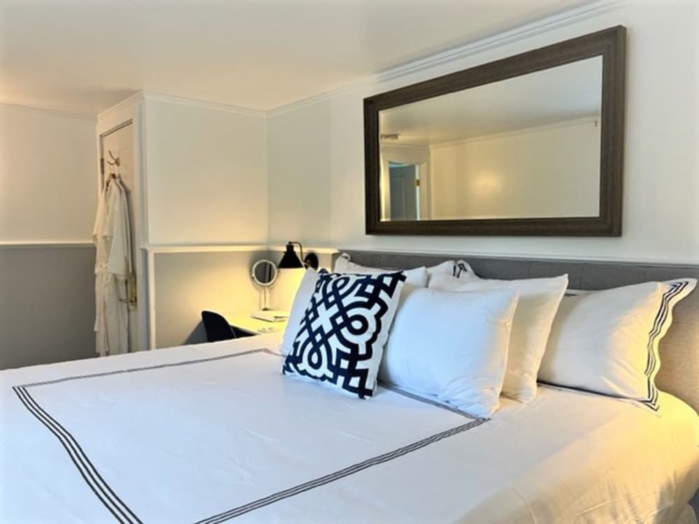 Cove Bluffs Inn 22/50