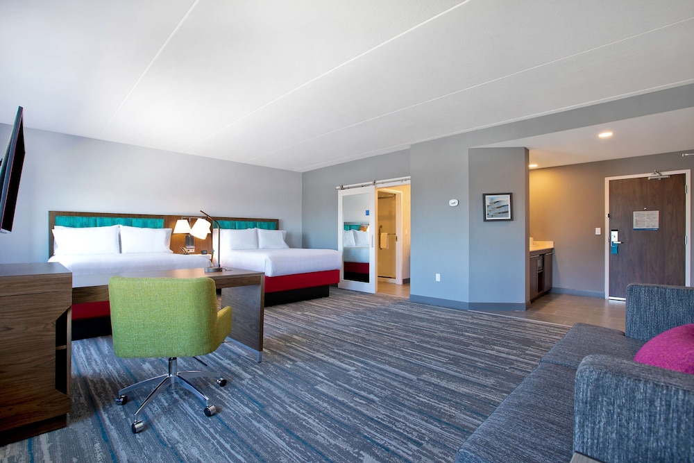 Hampton Inn Suites Ottawa West Ontario Canada 35/52