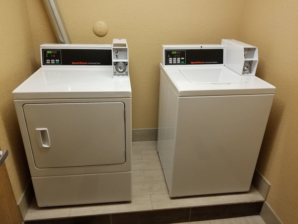 Days Inn & Suites by Wyndham Davenport East 22/39