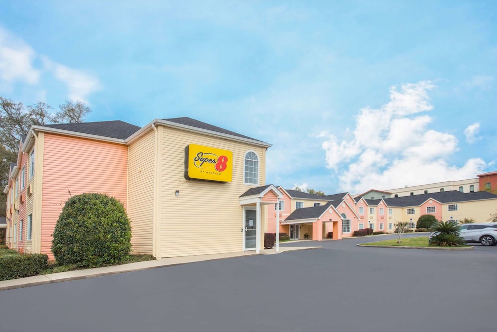 Super 8 By Wyndham Pensacola 4/49