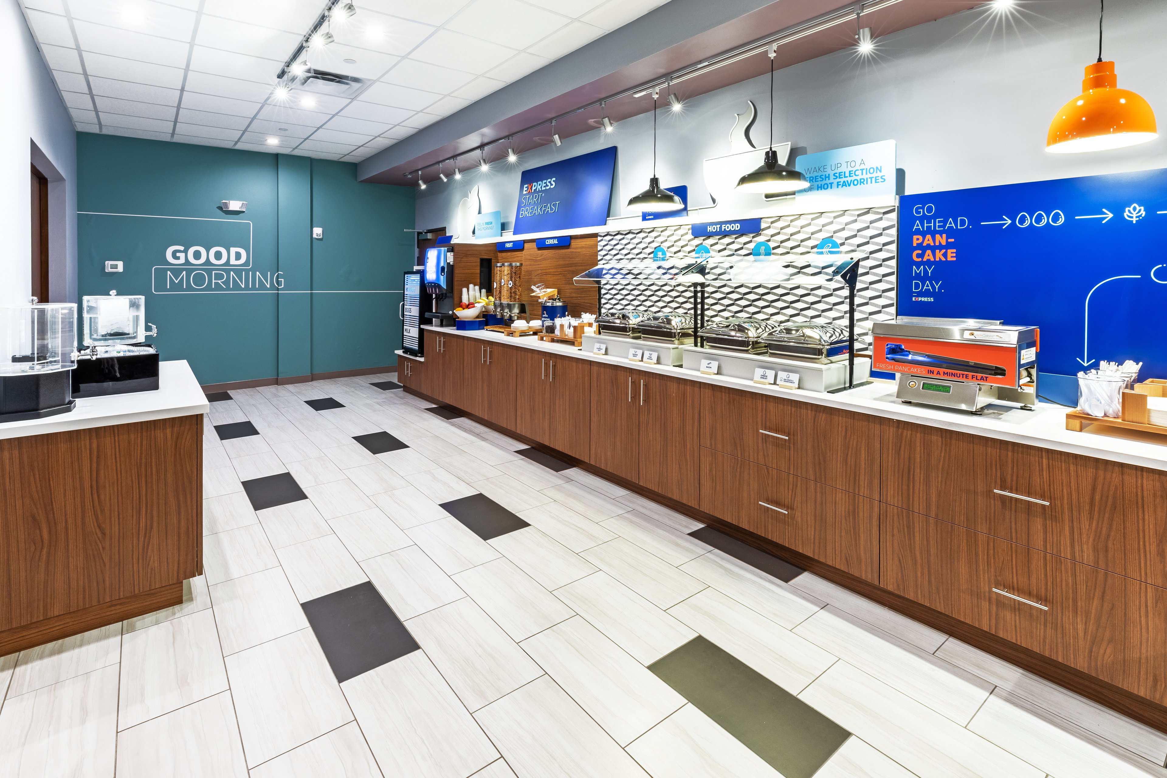 Holiday Inn Express & Suites Houston - N Downtown 7/48