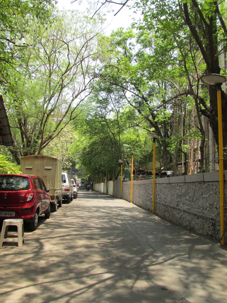 Hotel Shreyas 33/40