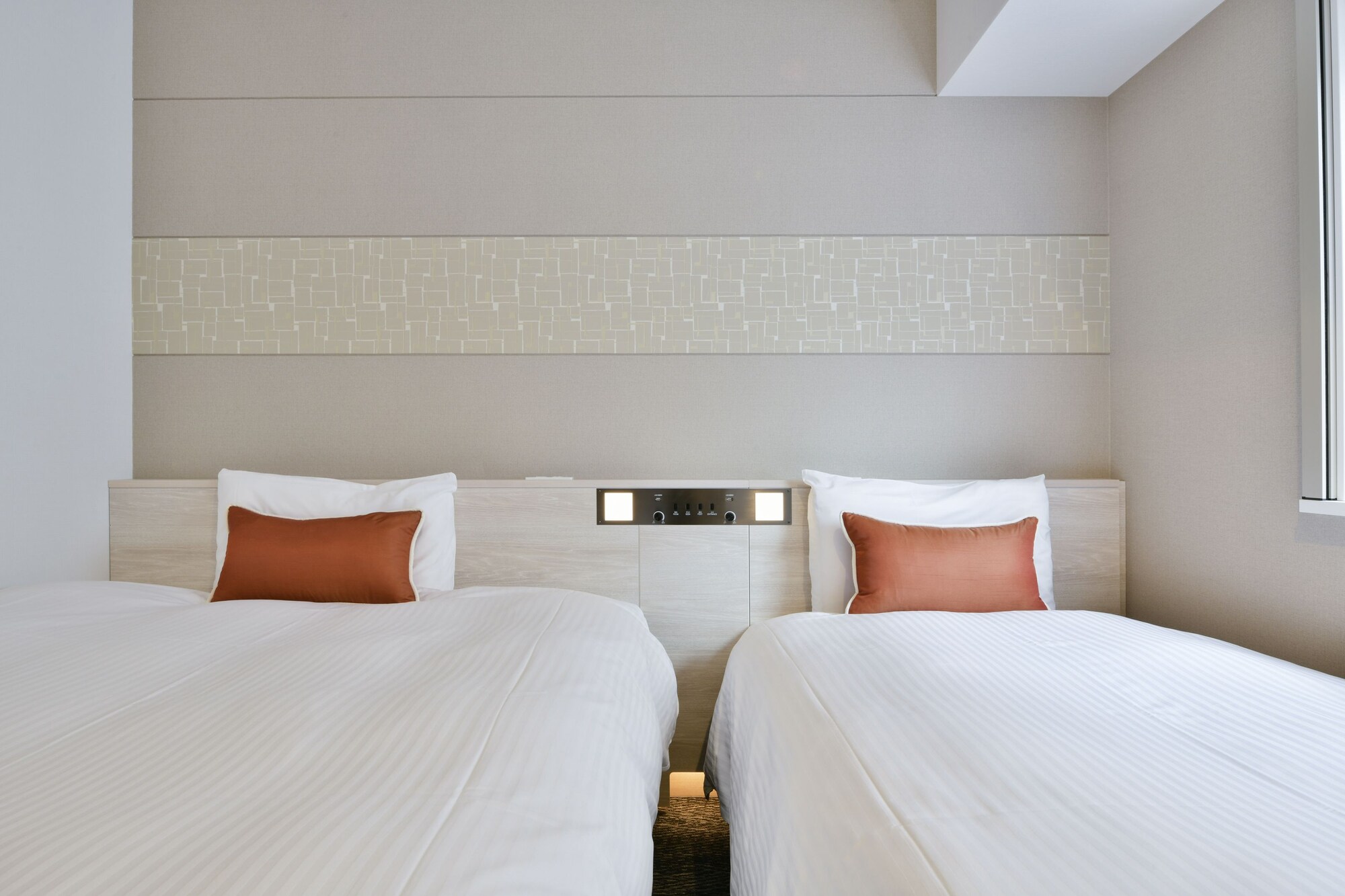 STUDIO, TWIN BEDS