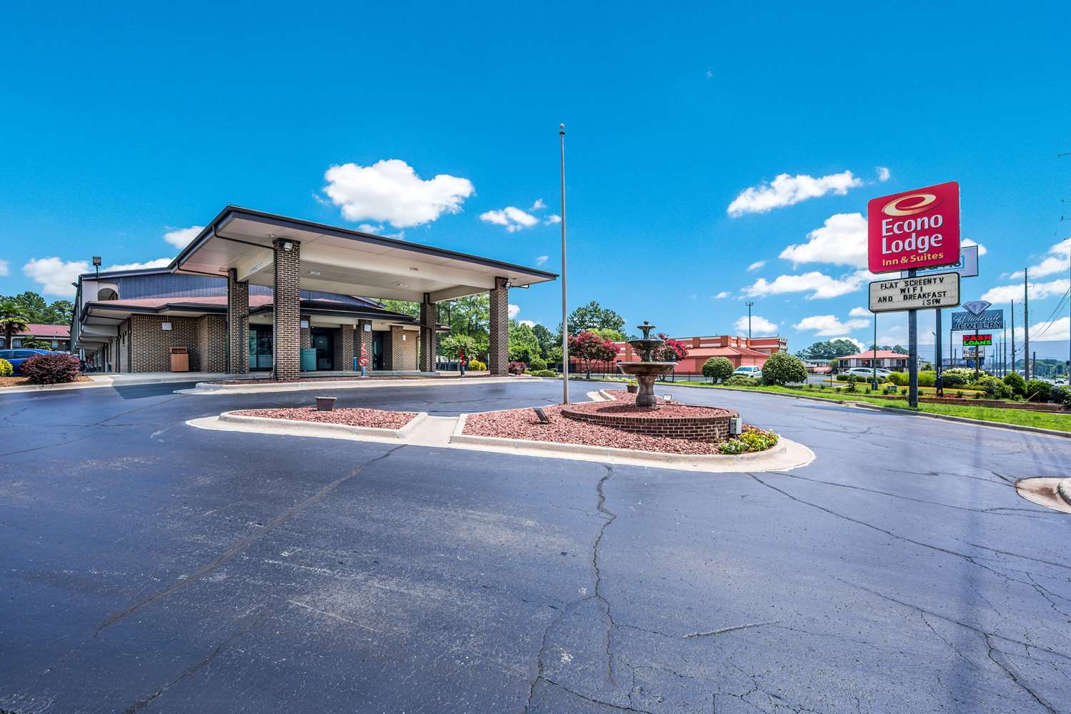 Econo Lodge Inn and Suites University Huntsville AL 13/19
