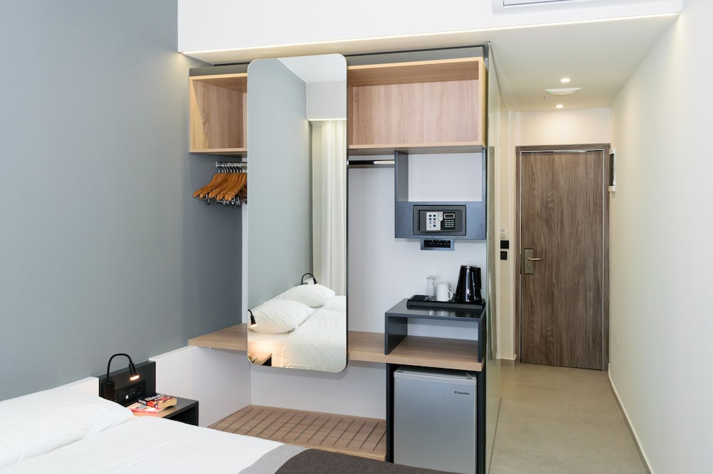 Renieris Hotel 28/75