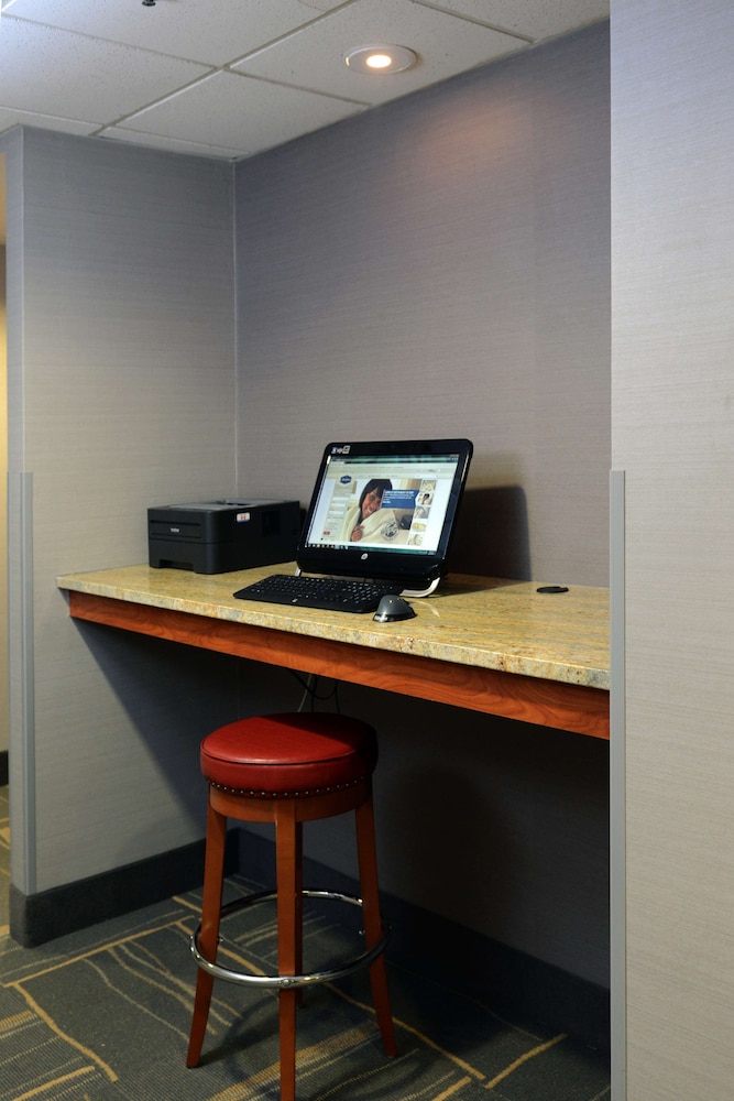 Hampton Inn And Suites By Hilton Windsor 34/44