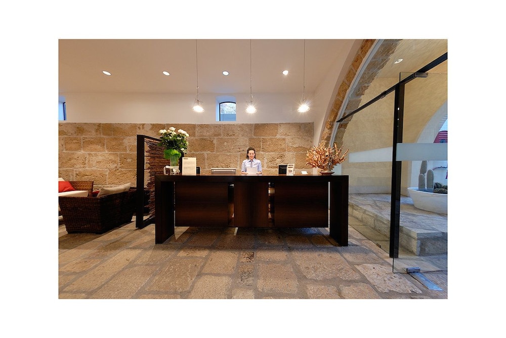 Cetarium Hotel 8/63