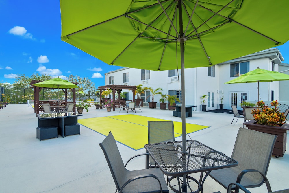 Naples Park Central Hotel 34/50