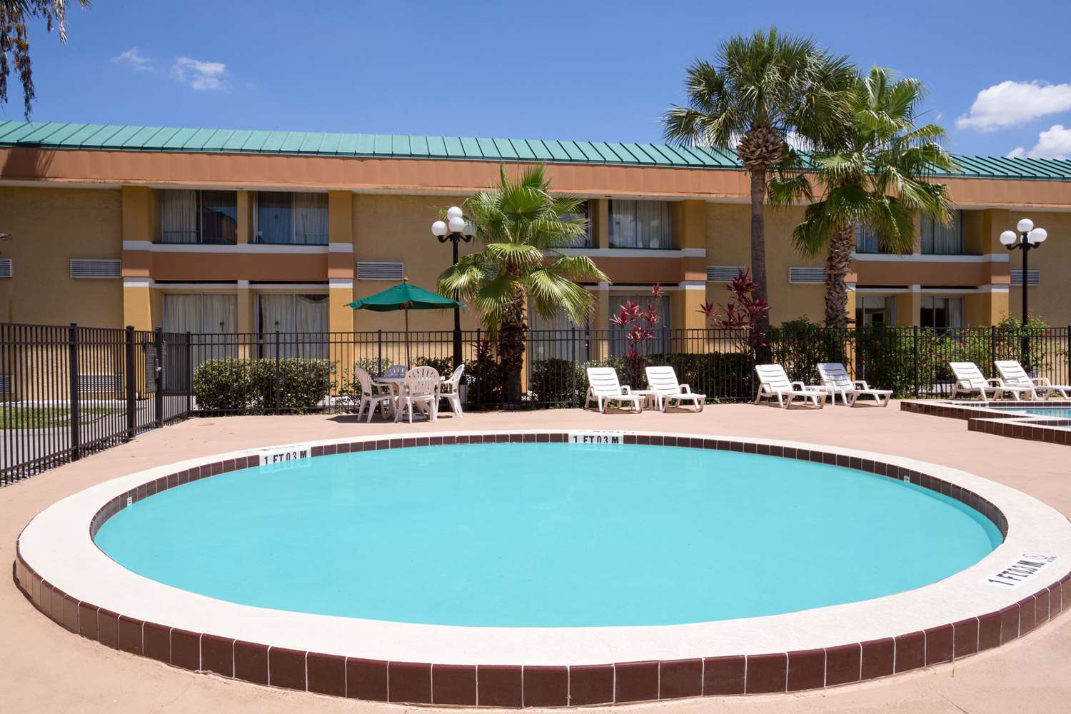Garnet Inn and Suites Orlando 21/24
