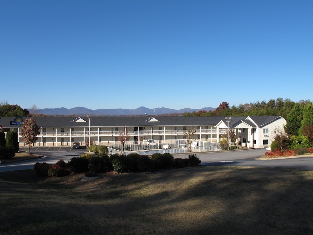 Days Inn by Wyndham Dahlonega 7/49