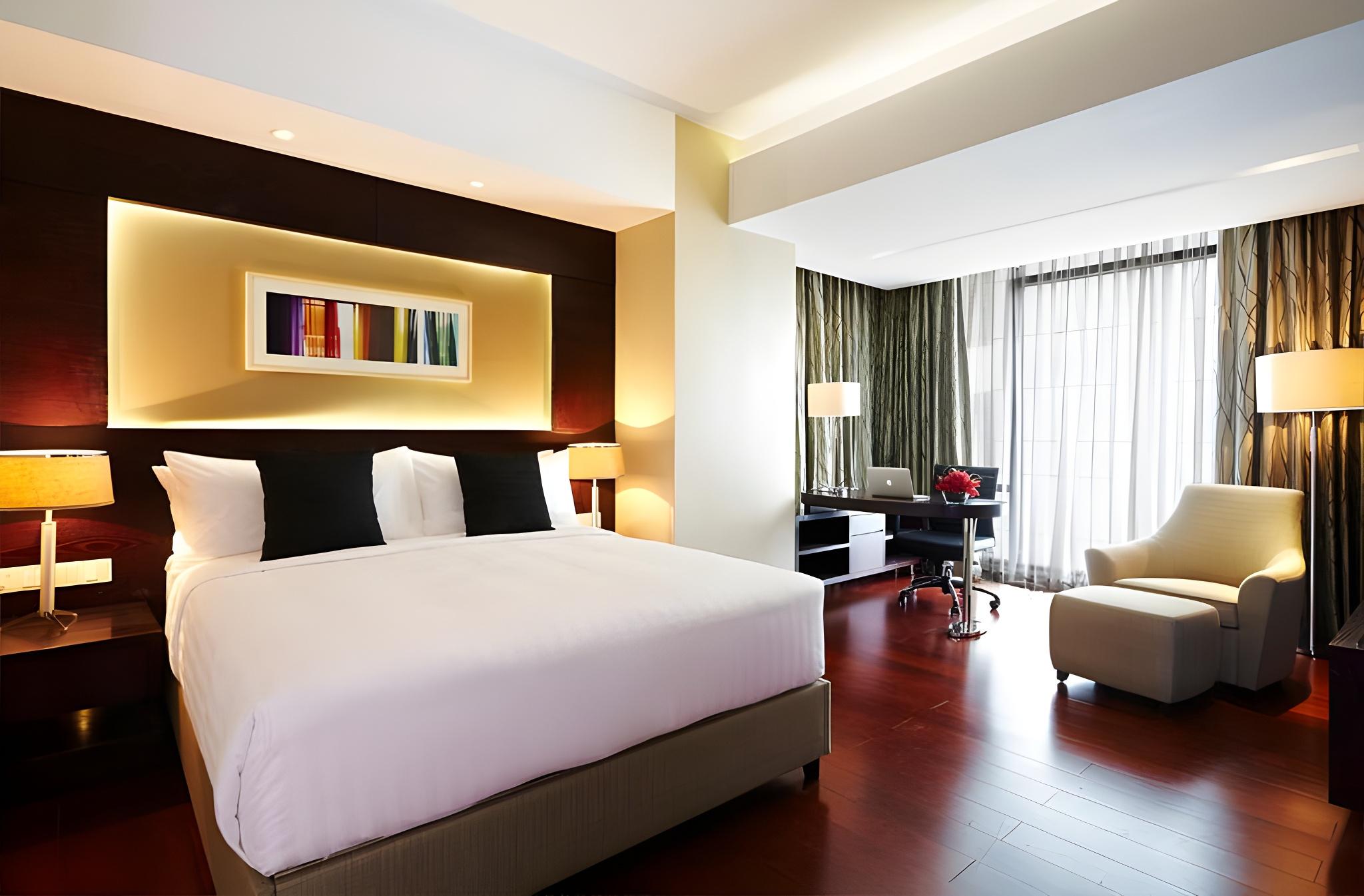 SUPERIOR ROOM