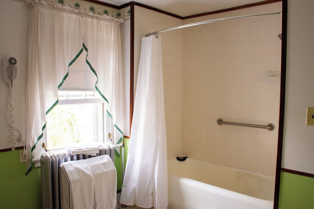 Master, Premium, Suite, King and Double Bed, Courtyard View، Blackberry River Inn 5/5