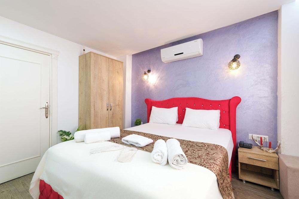 Loren Hotel Suites 12/50