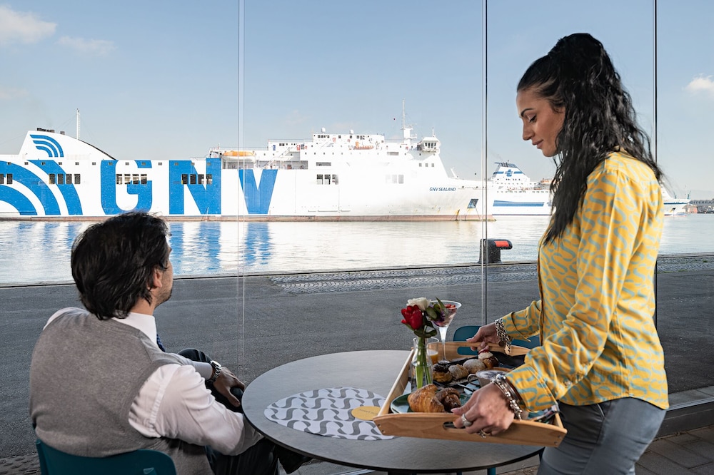 Smart Hotel - Naples Harbour 8/71