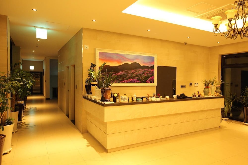 Suave Hotel 7/30
