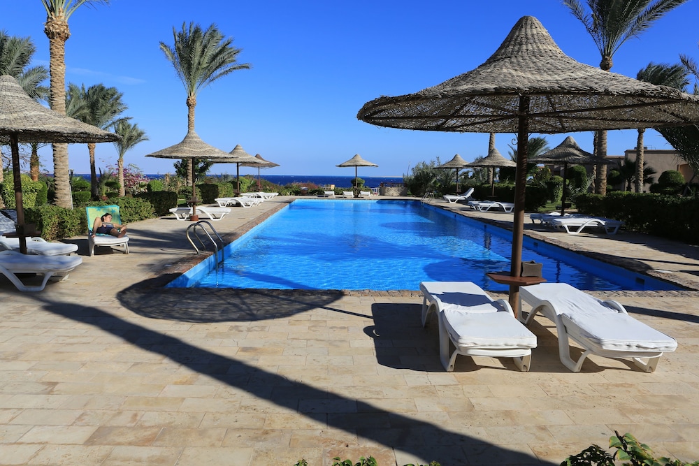 Tamra Beach Resort 24/28