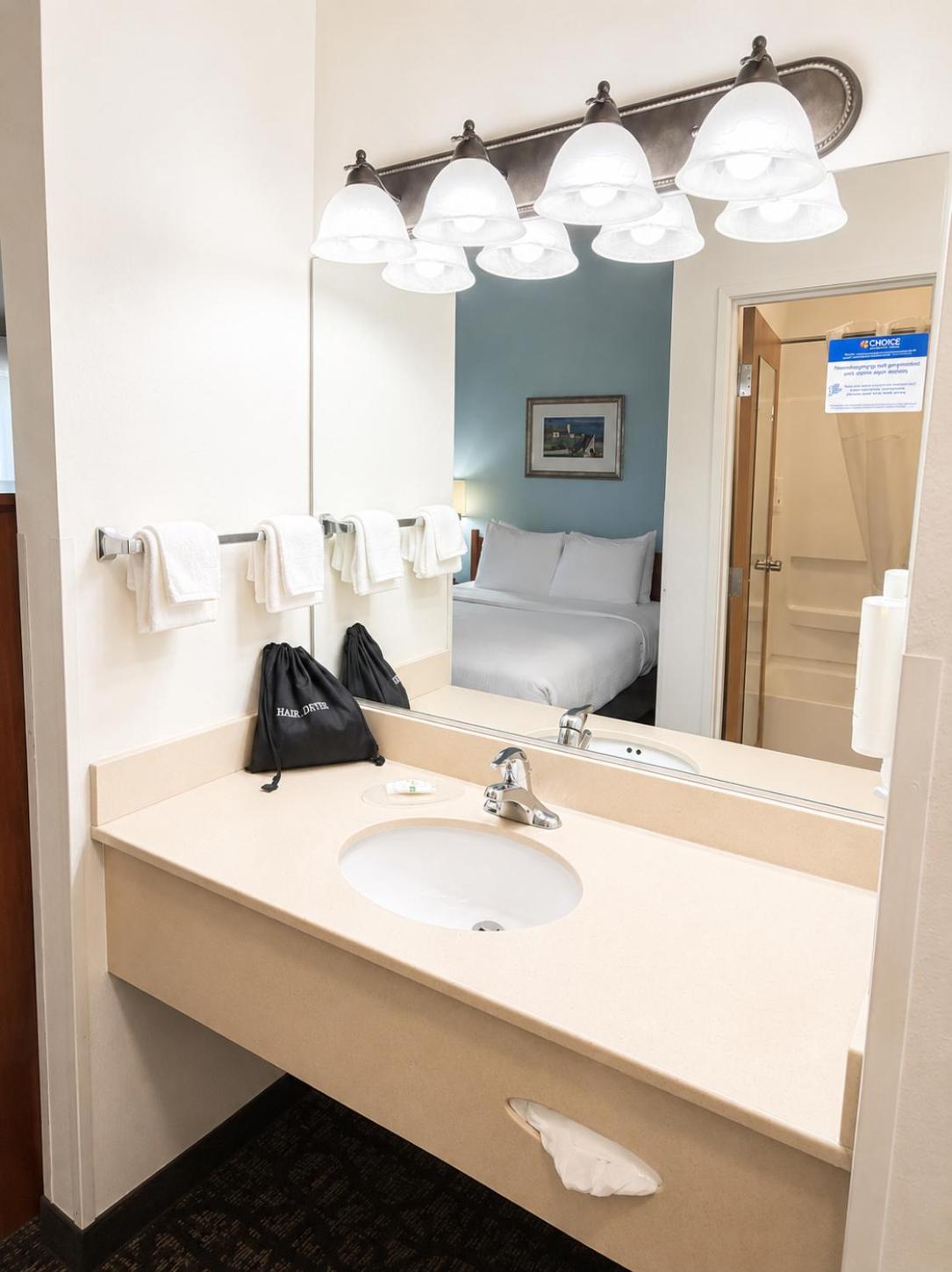 Room, 2 Queen Beds, Pet Friendly, Quality Inn & Suites Sequim at Olympic National Park 5/7
