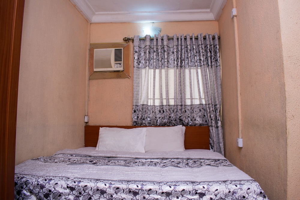 DELUXE, DOUBLE BED