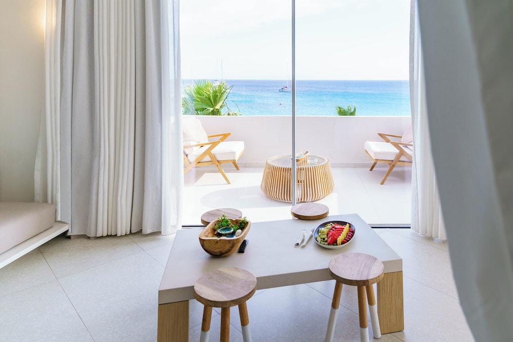 Mykonos Dove Beachfront Hotel 62/73
