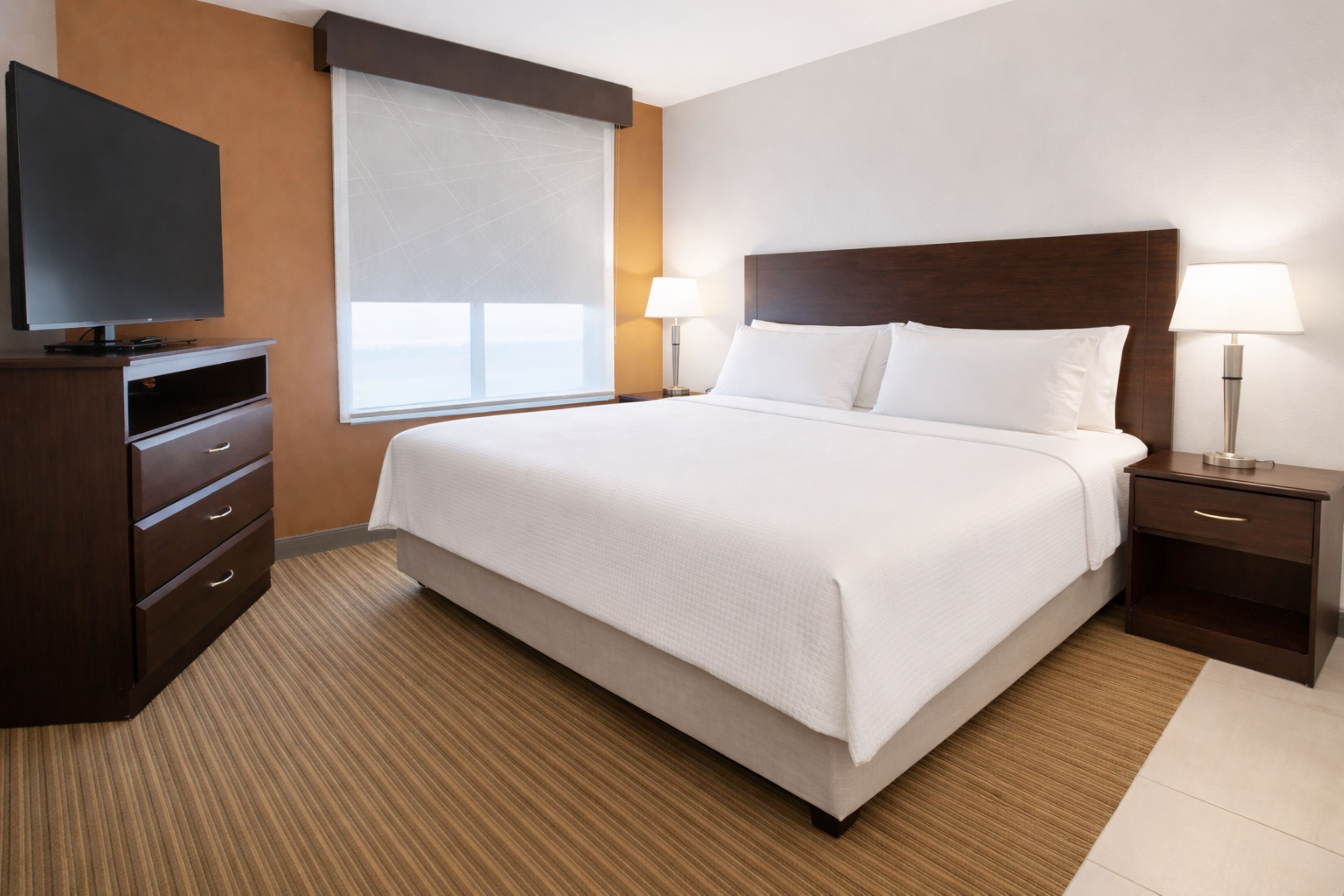 Holiday Inn Express Hotel Suites Winner 24/74