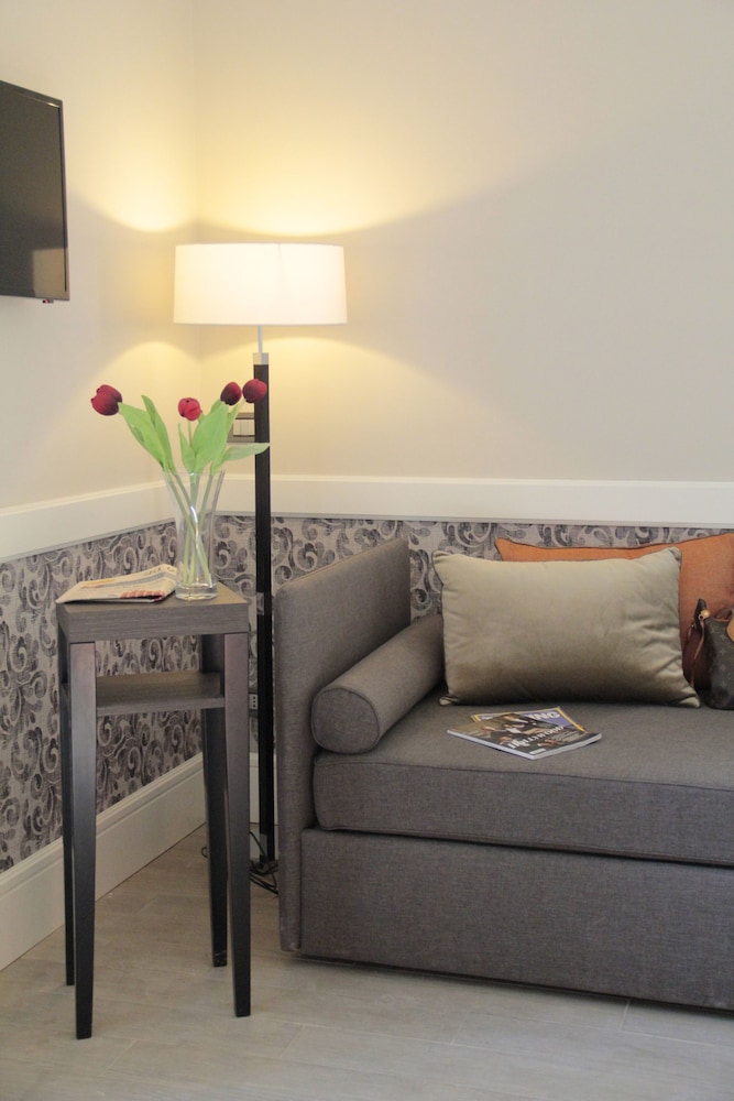 Fragrance St Peter Hotel 48/70