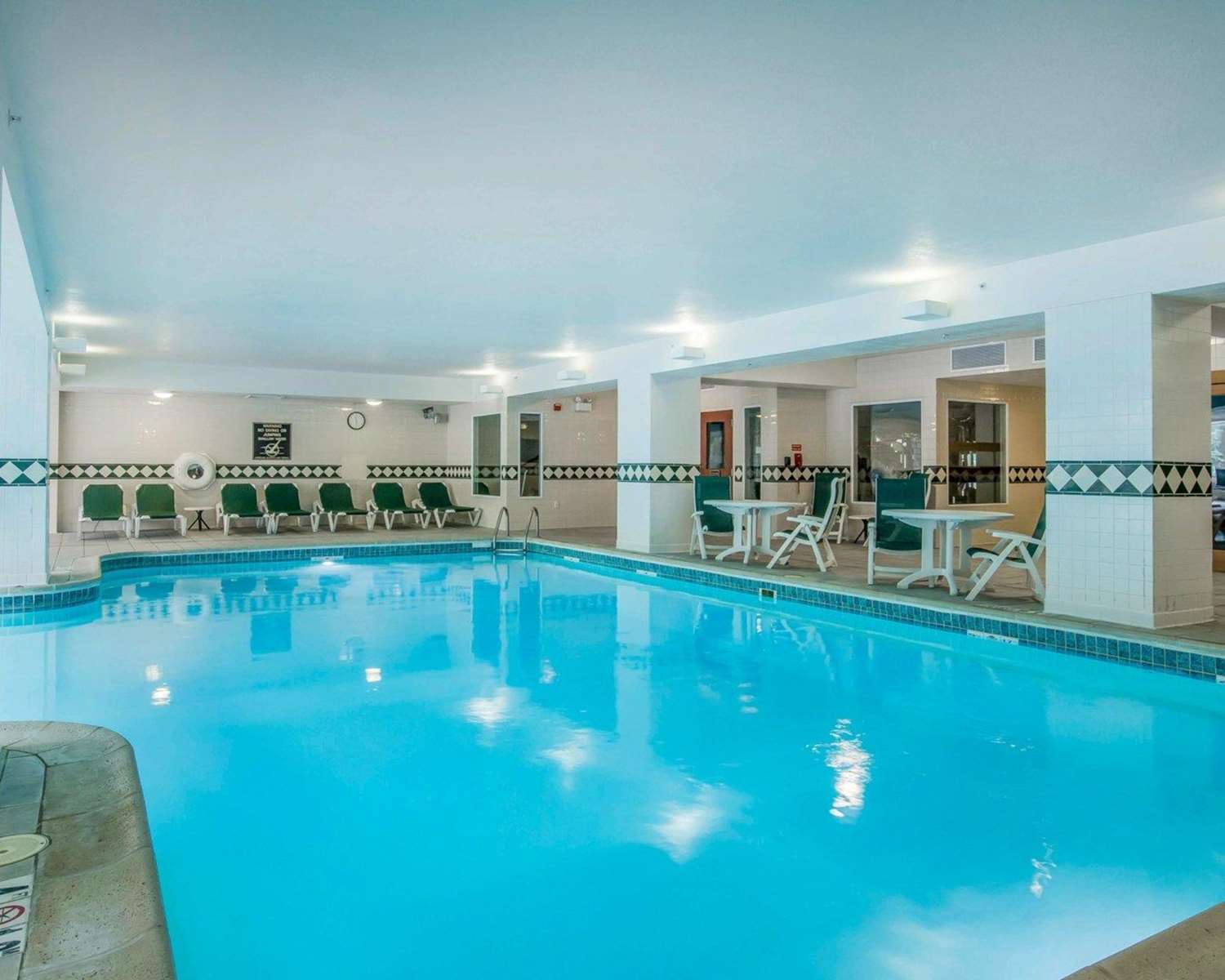 Comfort Inn and Suites Near Burke Mountain Saint Johnsbury, VT 17/32