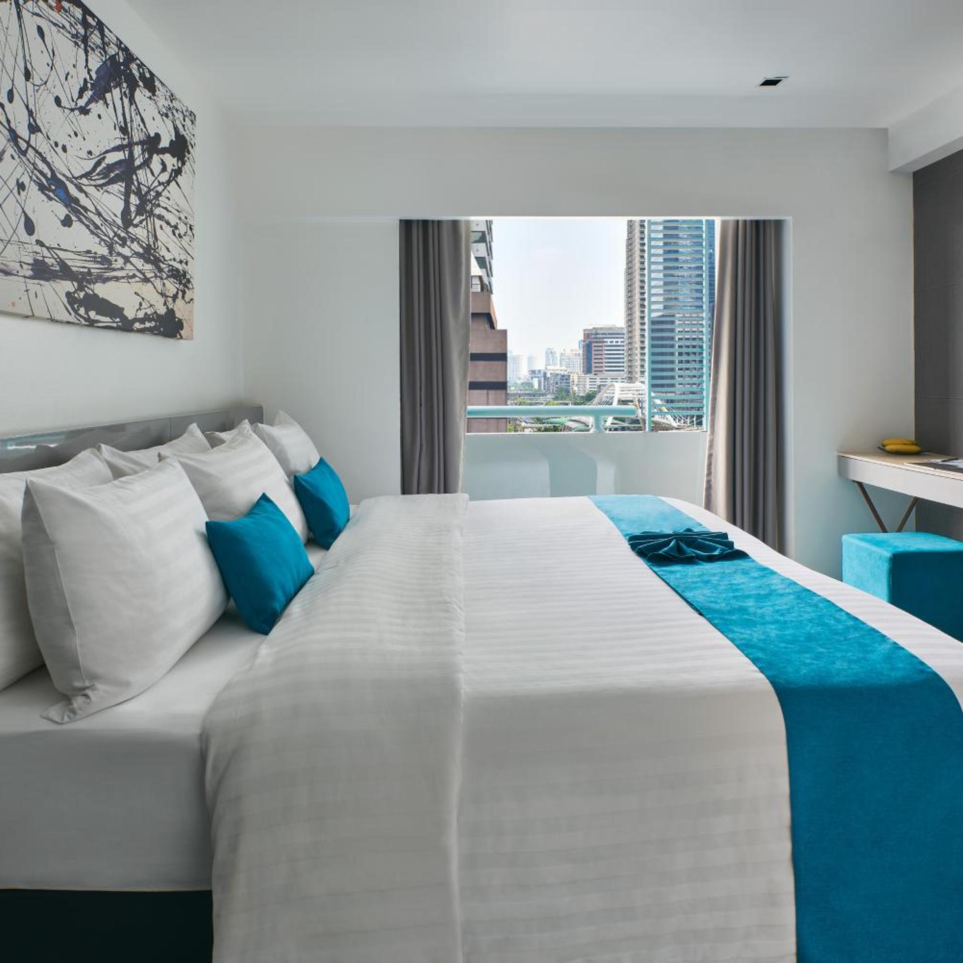 EXECUTIVE CORNER ROOM