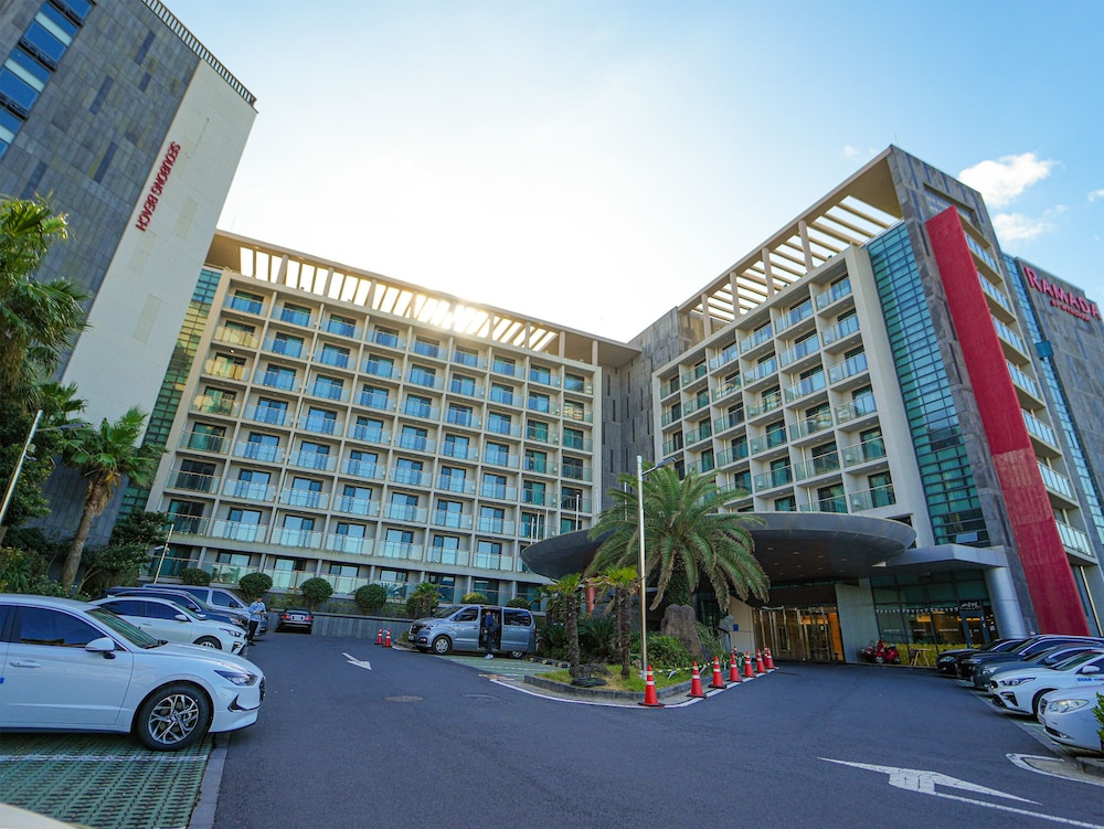 Ramada by Wyndham Jeju Hamdeok 64/70