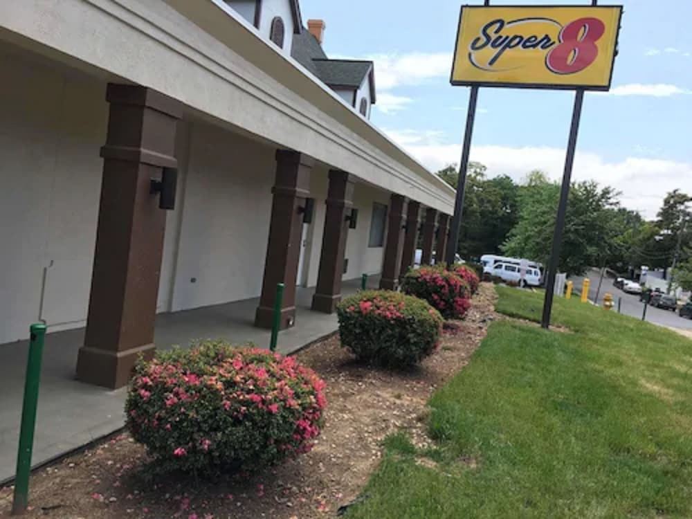 Super 8 by Wyndham Alexandria/Washington D.C. Area 1/12
