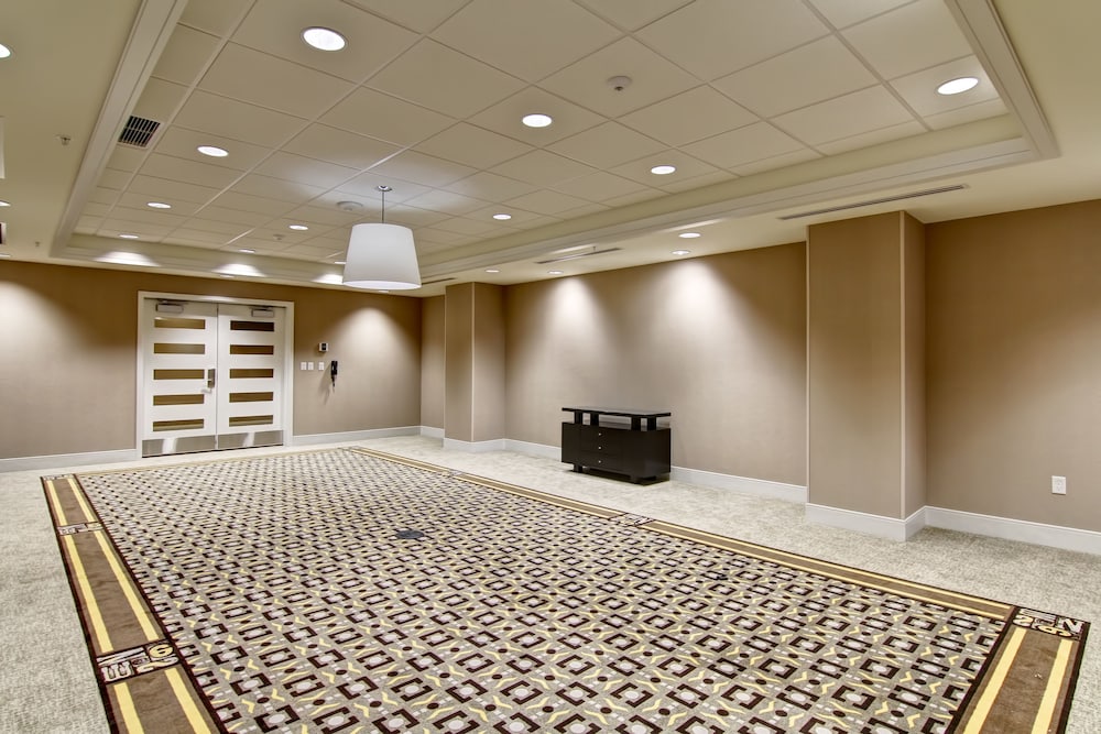 Homewood Suites by Hilton Cincinnati-Downtown 63/73