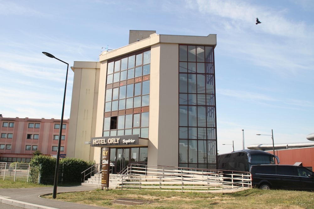 Orly Superior Hotel 3/57