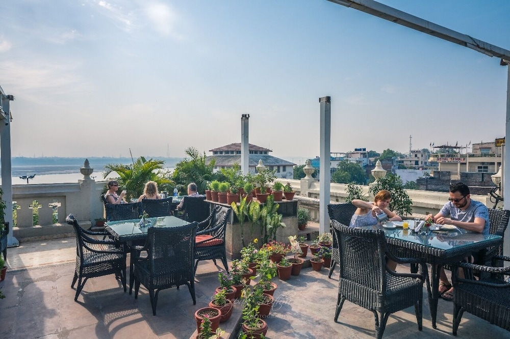 PALACE ON GANGES 39/50
