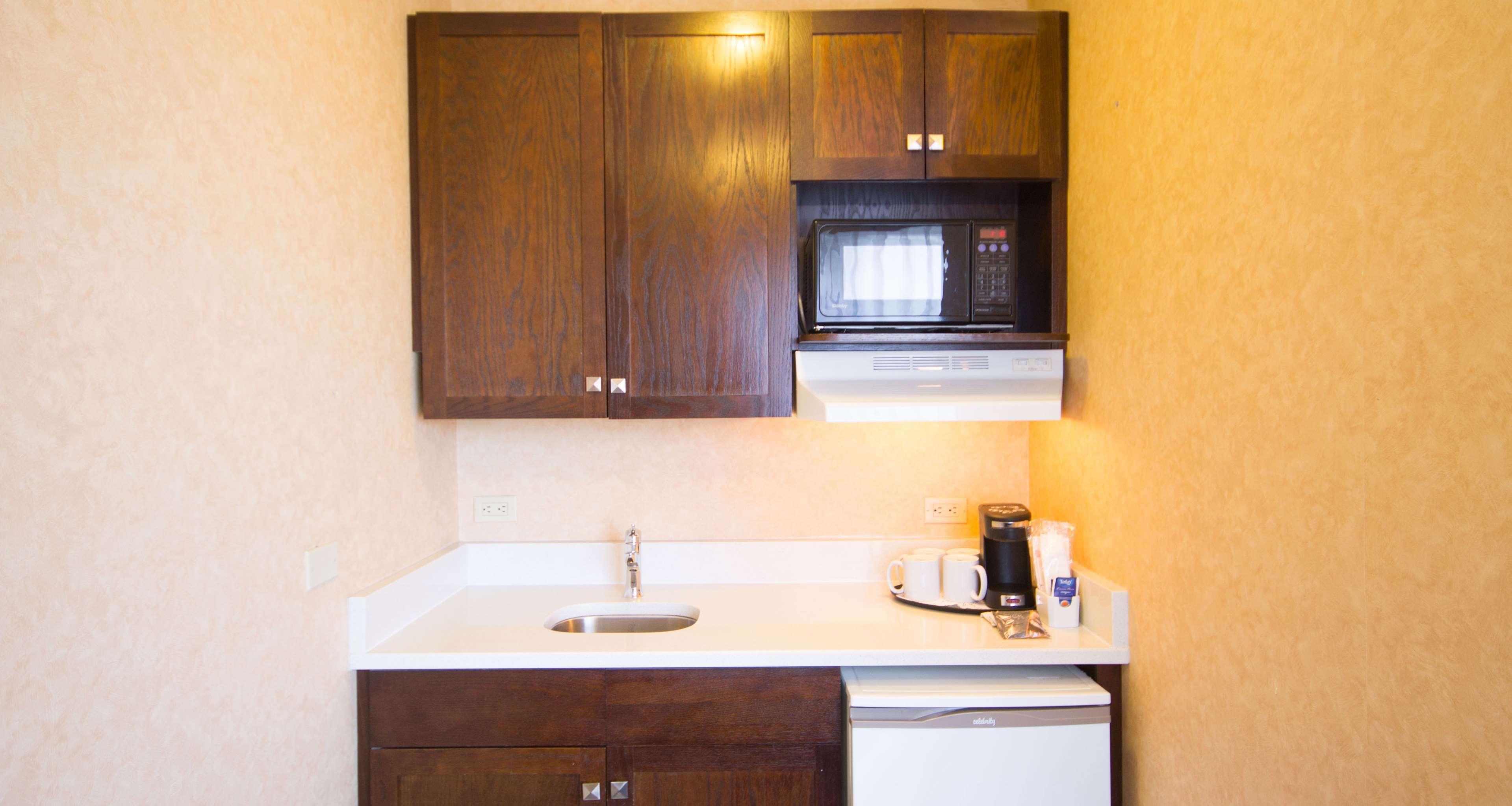 غرفة بسرير كوين لذوي الإعاقة، Best Western Plus Suites Downtown 7/8