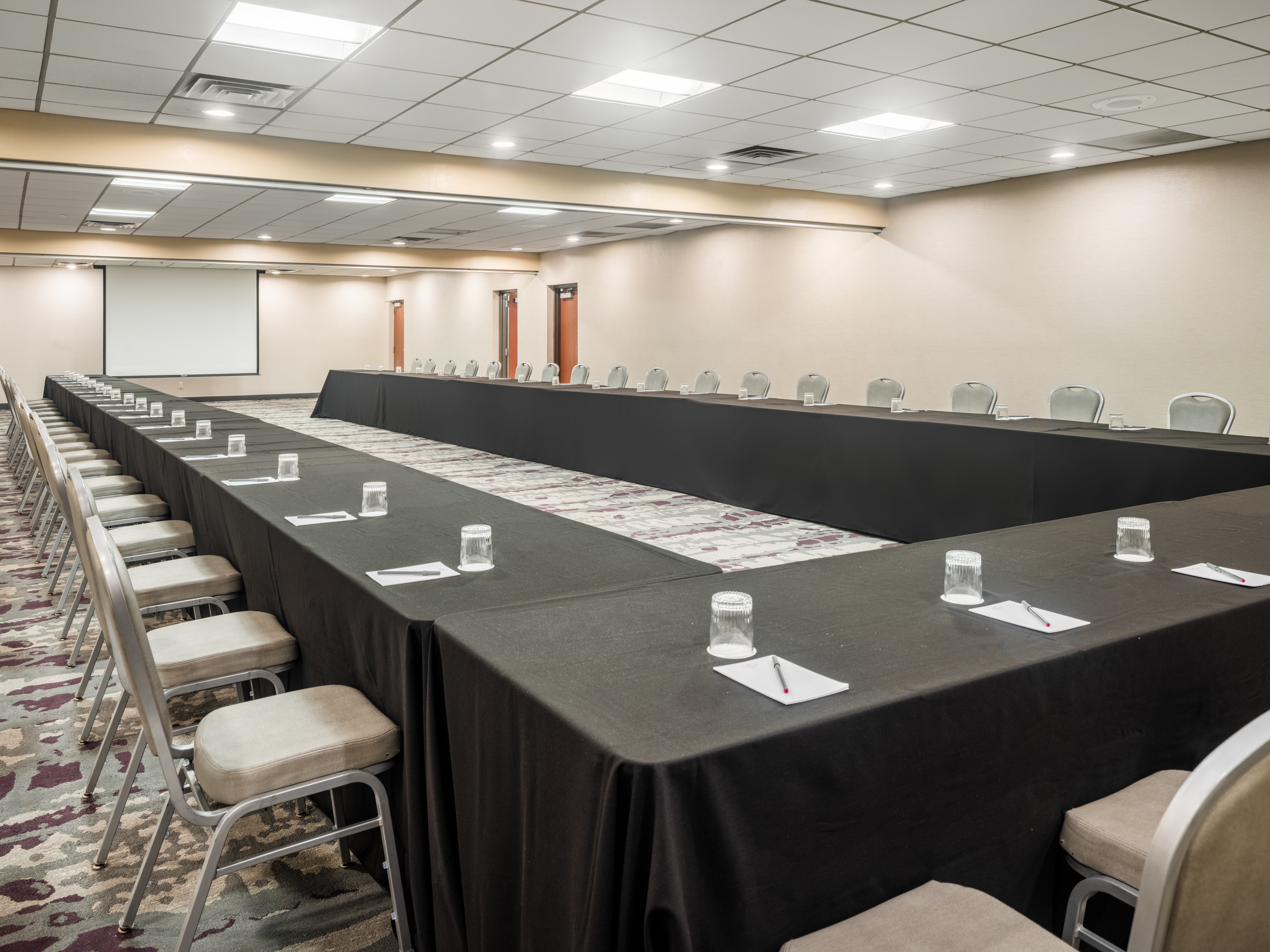 CROWNE PLAZA MILWAUKEE AIRPORT 68/81