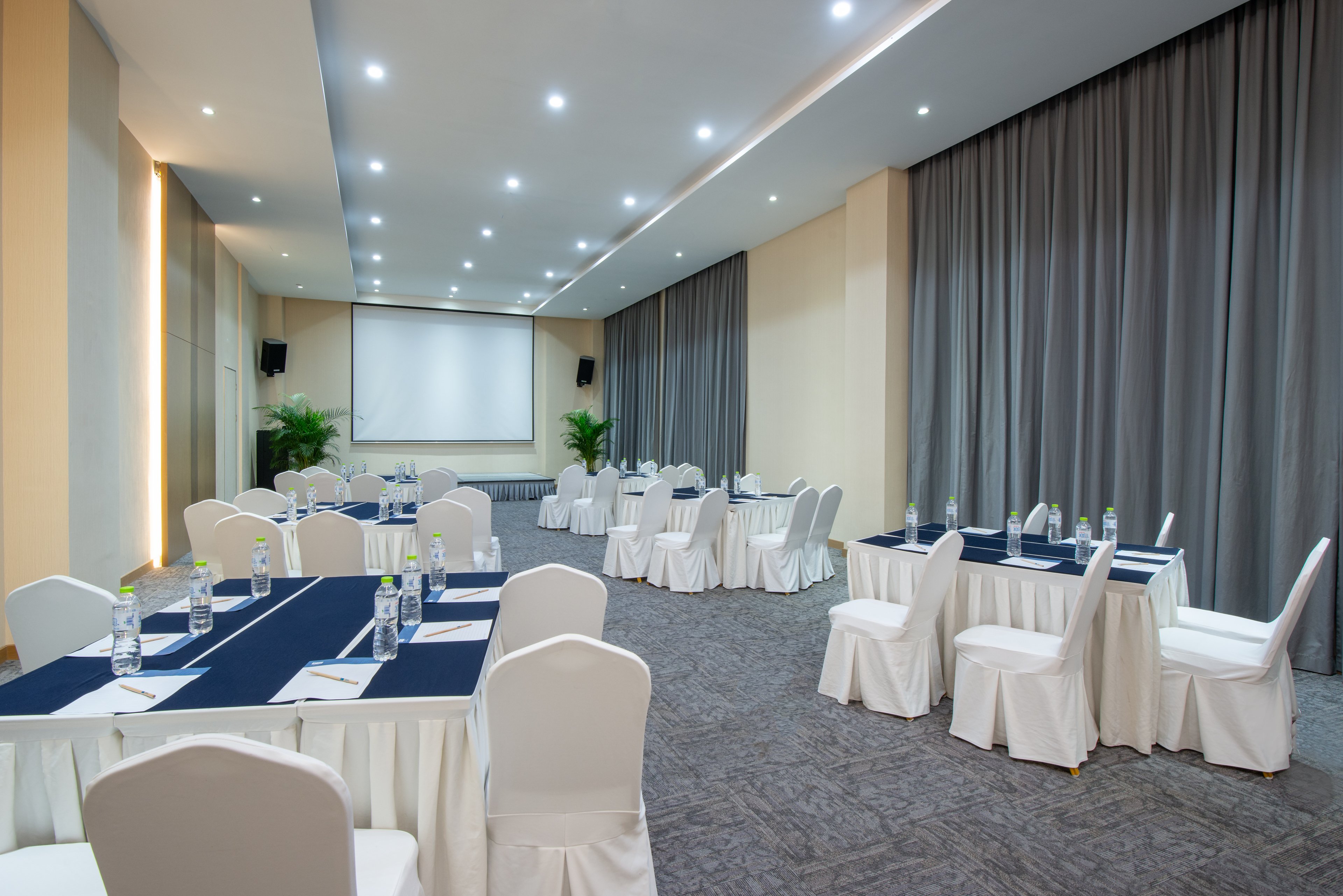 Holiday Inn Express Chengdu Huanhuaxi 56/67