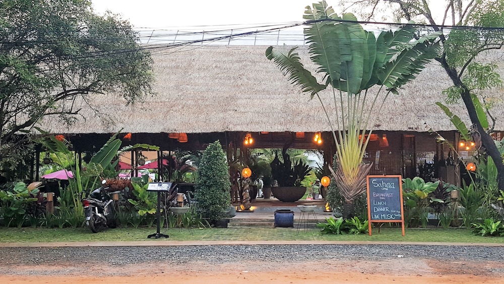 Sahaa Beach Resort 2/48