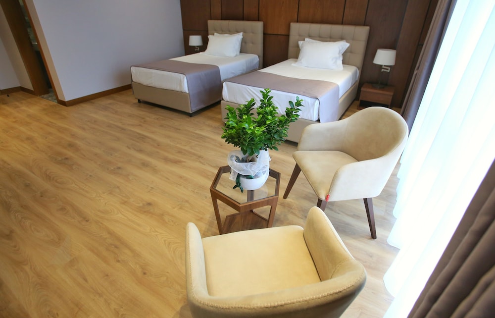 Portik Hotel 15/20