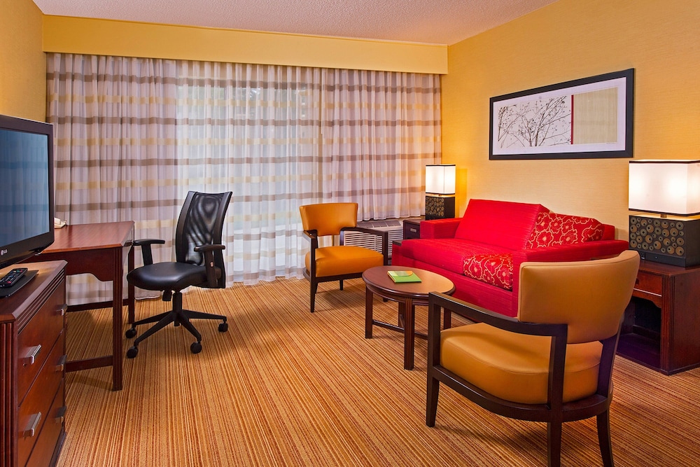 Courtyard by Marriott Richmond Northwest 17/25