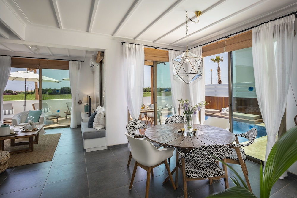 Chris Le Mare Luxury Villa 26/37