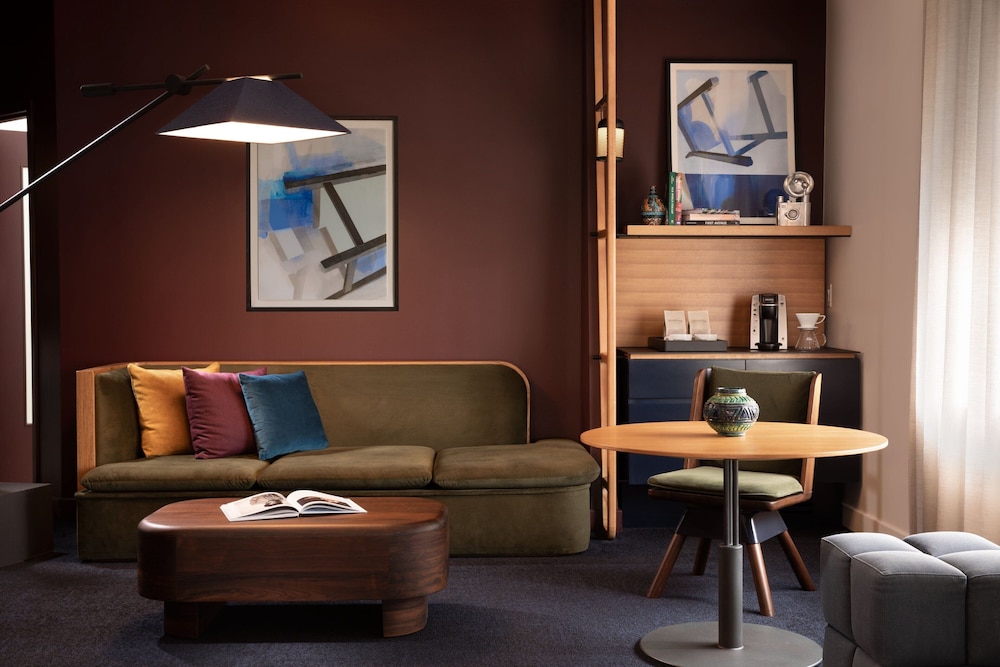 Emery, Autograph Collection Hotel 26/39