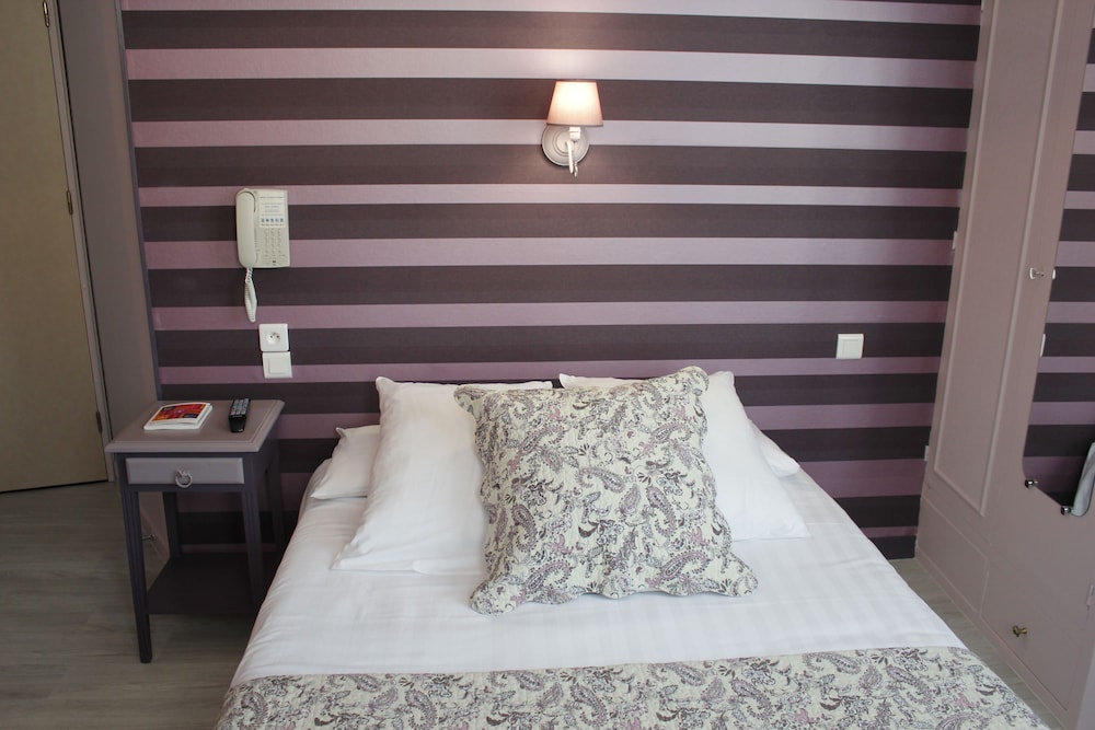 INTER-HOTEL LE SAINT PIERRE 27/50