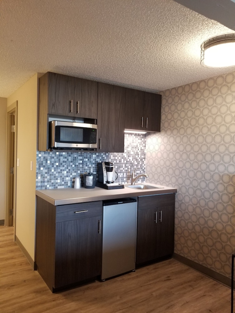 The Hotel Y, a Dazzler Select by Wyndham 4/21