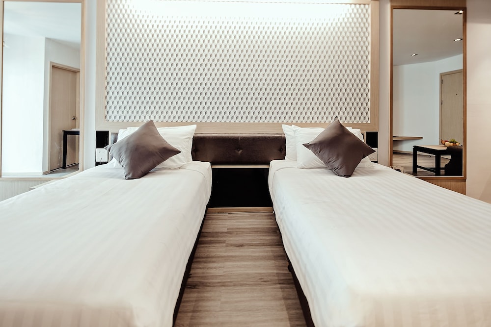 Three Sukhumvit Hotel Sha Plus Certified 9/70